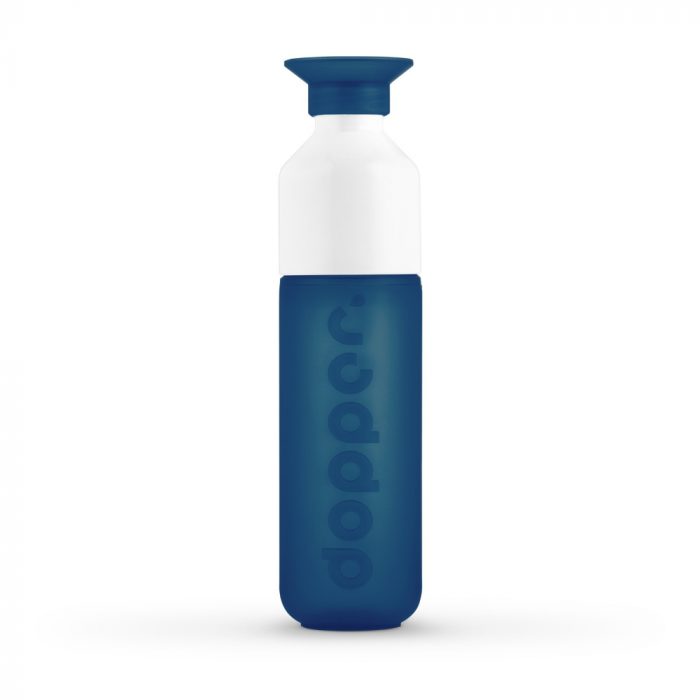 A garrafa Dopper tem capacidade para 450ml e tem a opção de ser uma garrafa ou uma garrafa com copo. Nenhuma garrafa Dopper tem BPA.