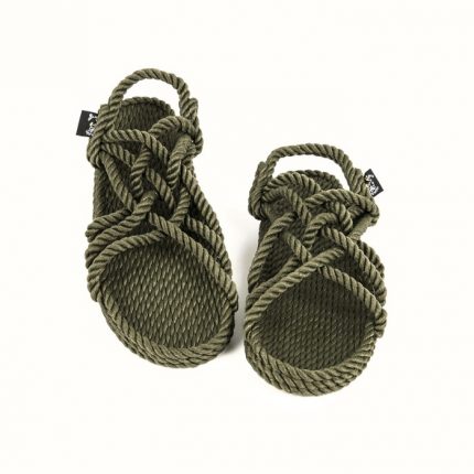 As sandálias de corda JC Olive são feitas com o reaproveitamento de cordas. Sandálias eco-sustentáveis ​​que ajudam a reduzir o impacto ambiental.