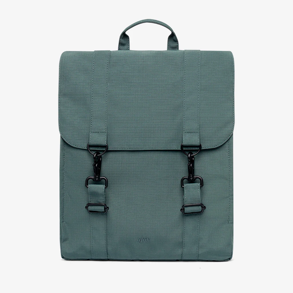 Lefrik Handy XL Laurel Mochila Lefrik Handy XL Backpack em poliéster reciclado com compartimento acolchoado para portátil e bolsos organizadores.