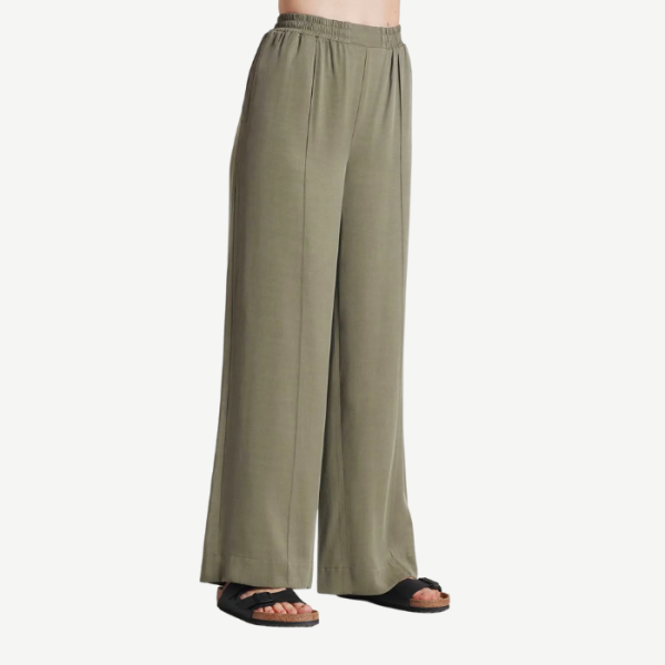 Calças largas estilo wide leg práticas, confortáveis e versáteis. Feitas com materiais ecológicos como tencel e viscose de bambu.