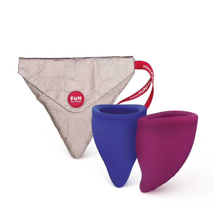 Pack de 2 copos menstruais, tamanho B, desenhados com uma forma anatomicamente mais correta para maior conforto.