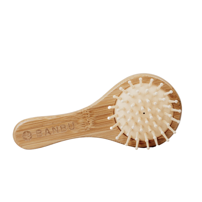 Esta pequena escova para cabelo em formato de viagem é a alternativa perfeita às escovas de plástico tradicionais. Uma alternativa mais natural.