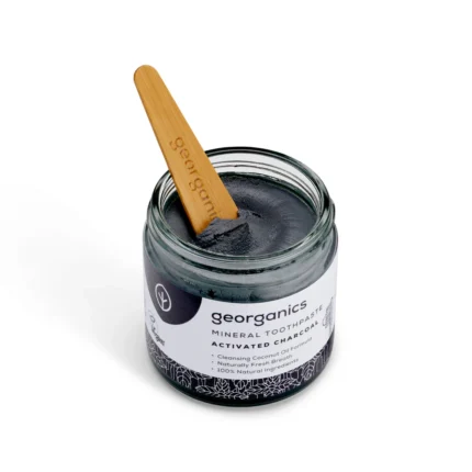 Pasta de dentes Georganics com carvão ativado sem flúor