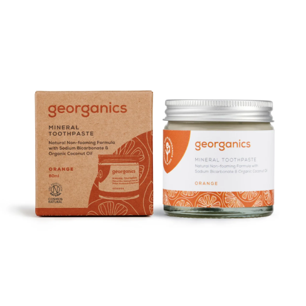 A pasta de dentes natural de laranja, sem flúor, da Georganics limpa e remove naturalmente manchas superficiais. Pasta de dentes sem espuma.