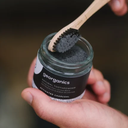 Pó dentífrico Georganics com carvão ativado sem flúor