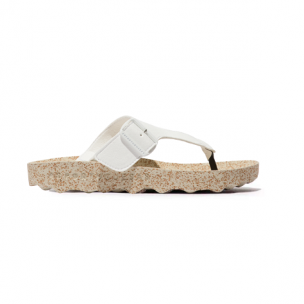 Sandálias fuse, em white (branco), feitas a partir de fibra de milho, com sola em cortiça e borracha natural. São sandálias versáteis e sustentáveis!