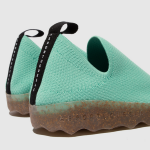 Os ténis CARE Mint são sapatos amigos do ambiente feitos de cortiça, borracha natural e grãos de café. Produzidos em Portugal.