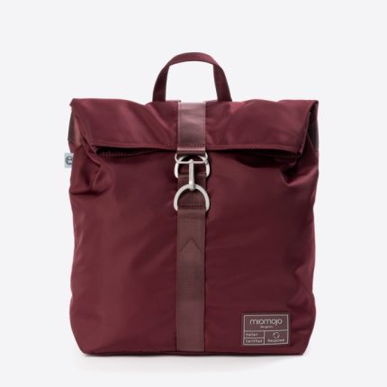 A mochila penelope é uma mochila minimalista e moderna que oferece espaço suficiente para transportar seus itens essenciais.