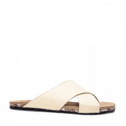 O modelo GAIA WHITE são sandálias rasas unissexo e tiras cruzadas, feitas de fibras de folhas de ananás. Feito à mão em Portugal