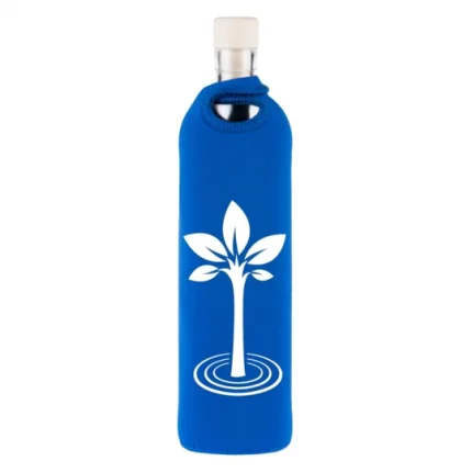 A Flaska é uma garrafa reutilizável feita em vidro resistente e programada pelo processo TPS, que muda a estrutura vibracional da água. Capa em neoprene.