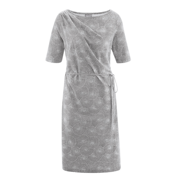 Vestido estampado em cânhamo com um tecido muito leve feito em algodão orgânico e cânhamo. Este vestido transmite um estilo intemporal.