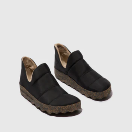 Os Round Toe Shoes Crus em preto são uma das novidades da marca AS PORTUGUESAS para a coleção de Outono/Inverno. Produzidas em Portugal.