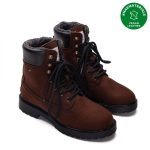 As botas de montanha GADEA BROWN são feitos em microsuede um material sustentável, resistente à água, durável e sem crueldade animal.