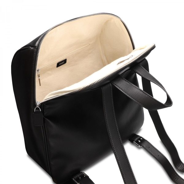 A mochila MIKA BLACK é um modelo intemporal, prático e elegante que alia o essencial de uma mala a uma estética discreta, refinada e bonita.