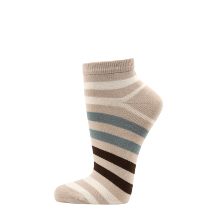 As meias curtas bege são confecionadas com algodão orgânico o que as torna incrivelmente macias. Meias cinza com riscas brancas, castanhas e azuis.