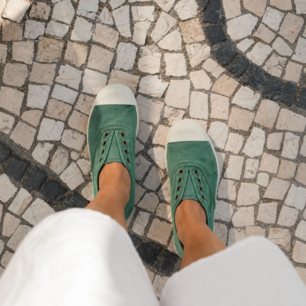 Ténis Natural World Old Lavanda em algodão orgânico e sola em borracha natural.