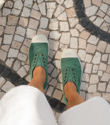 Ténis Natural World Old Lavanda em algodão orgânico e sola em borracha natural.