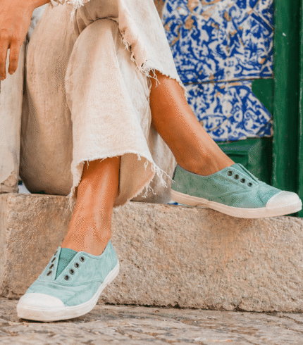Ténis Natural World Old Lavanda em algodão orgânico e sola em borracha natural.