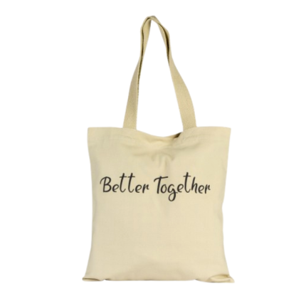 O tote bag "Better Together" é confecionado com 100% algodão orgânico certificado produzido de forma ética na Índia em condições justas de trabalho.