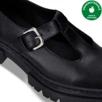 Os sapatos TERESA BLACK são feitos em apple leather um material fabricado com os resíduos da produção industrial de sumo de maçã. Fabricado em Portugal.