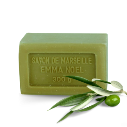 O sabão verde de marselha é indicado para a lavagem à mão de roupa mas, devido à sua fórmula tão suave, também pode ser usado na higiene pessoal.
