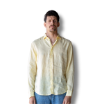 Descubra a frescura e elegância da nossa camisa 100% de linho, fabricada com todo o cuidado em Portugal.