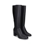 Descubra a elegância e o conforto das botas Greta Black de cano alto, perfeitas para quem procura um estilo sofisticado sem comprometer os seus valores éticos.