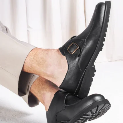 Sapatos monkstrap veganos masculinos Miles Black, ideais para o homem moderno que valoriza estilo e sustentabilidade