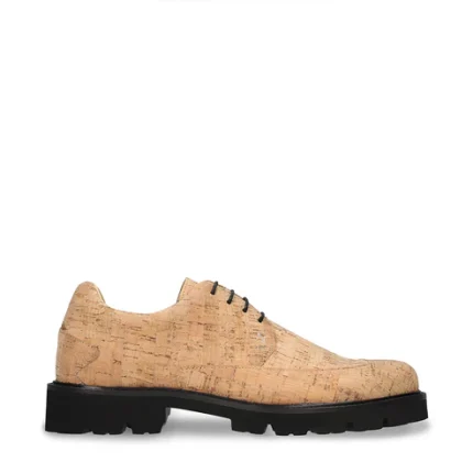 Os Nolan Cork são sapatos tipo derby para quem tem opta por uma vida ecológica sem descurar a elegância, fabricado exclusivamente em cortiça natural.