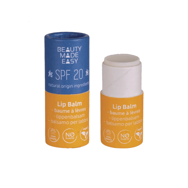 Bálsamo hidratante para os lábios com proteção FPS20. Fórmula com filtros solares minerais naturais protetores dos raios UVA e UVB e extrato de Aloe Vera.