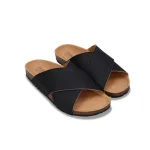 As Tupai Black da NAE são sandálias veganas com design cruzado elegante, feitas em Piñatex, um material ecológico derivado de folhas de ananás – uma alternativa vegana e sustentável ao couro tradicional.