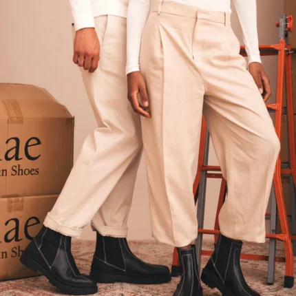 As Abril são botas vegan de cano médio desenhadas para unir sofisticação, conforto e compromisso ambiental. Produzidas artesanalmente em Portugal com materiais vegan cuidadosamente selecionados, foram pensadas para quem busca um calçado elegante, versátil e ético.