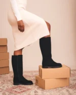 As Irem são botas vegan de cano alto com fecho interior, que combinam elegância e funcionalidade para enfrentar os dias mais frios. Produzidas artesanalmente em Portugal com materiais veganos, foram pensadas para quem procura um calçado robusto, versátil e com compromisso ético.