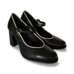 Os Martina são sapatos vegan Mary Jane de salto alto que combinam elegância retrô com conforto e consciência ambiental. Produzidos artesanalmente em Portugal a partir de materiais vegan e sustentáveis, são ideais para quem procura um calçado sofisticado, versátil e ético.