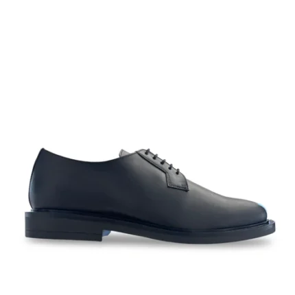 Os Oto são sapatos vegan no estilo Derby que equilibram classe e modernidade. Produzidos artesanalmente em Portugal com materiais veganos de alta qualidade, foram concebidos para quem procura um calçado elegante, versátil e ético.