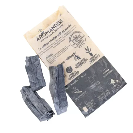 O carvão ativado Binchotan é o segredo japonês para uma água pura, equilibrada e com um sabor naturalmente melhor. Produzido artesanalmente a partir de carvalho branco japonês (Kishu Binchotan), este filtro natural ajuda a equilibrar o pH, eliminar impurezas e reduzir o cloro, tornando a água mais agradável e saudável, sem desperdício de plástico.