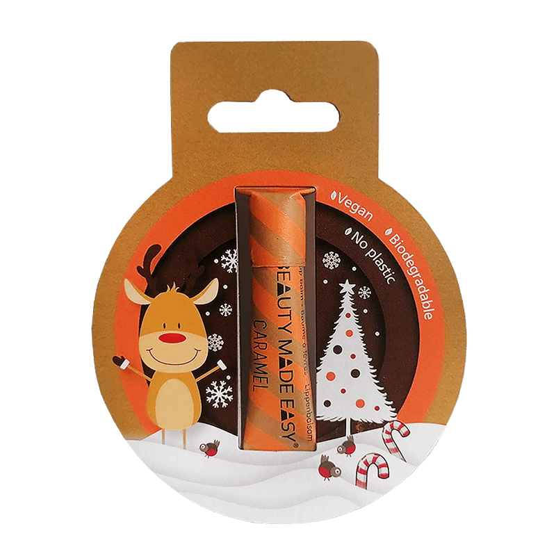 BME-1404-Balsamo-Labial-Edicao-de-Natal-Beauty-Made-Easy-Caramelo_01 O Bálsamo Labial de Caramelo é um presente ideal para colocar na meia de Natal! Com uma textura cremosa de caramelo, envolve os lábios numa sensação quente e doce como um mimo de natal.