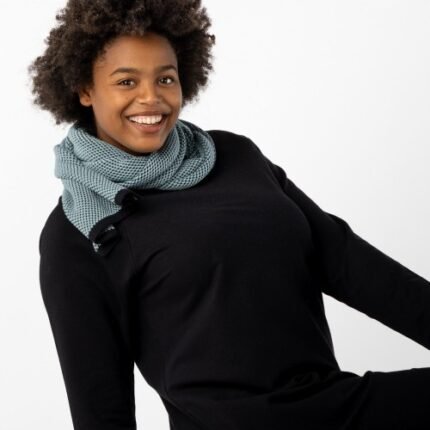 Cachecol artesanal Veraluna Organic On Black Turmalina em algodão orgânico, feito à mão na Índia.