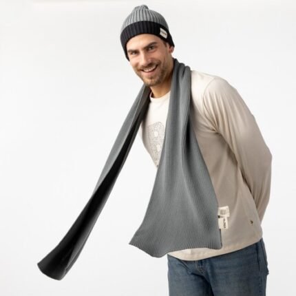 Cachecol artesanal Veraluna Organic Nature na cor cinza, feito à mão em algodão orgânico.