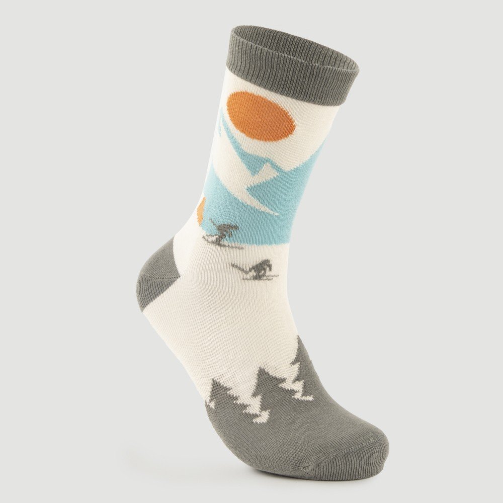 veraluna-socks-winter-landscape 3 Meias Winter Landscape Veraluna em algodão orgânico azul com padrão colorido, feitas à mão na Turquia sob Comércio Justo.