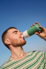 Garrafa Dopper Steel 350 ml em aço inoxidável reciclado com copo integrado