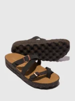 Sandálias veganas da As Portuguesas em cor black com fivelas ajustáveis e acabamento tipo nobuck