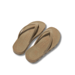 Chinelos veganos em cortiça e borracha natural e tira entre os dedos