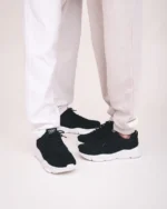 Ténis vegan Dan pretos em PET reciclado com malha respirável