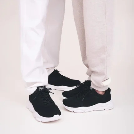 Ténis vegan Dan pretos em PET reciclado com malha respirável