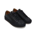 Ténis vegan Kario preto em materiais reciclados