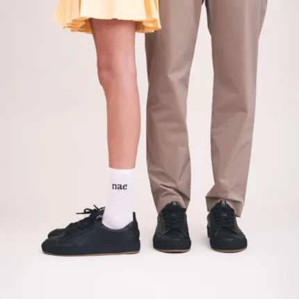 Ténis vegan Kario preto em materiais reciclados