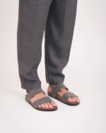 Sandálias vegan Savai verdes em nobuk com palmilha em cortiça e sola reciclada