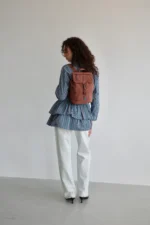 Mochila Lefrik Kaut Mini Arles feita em RPET reciclado com design minimalista e bolso traseiro de segurança.