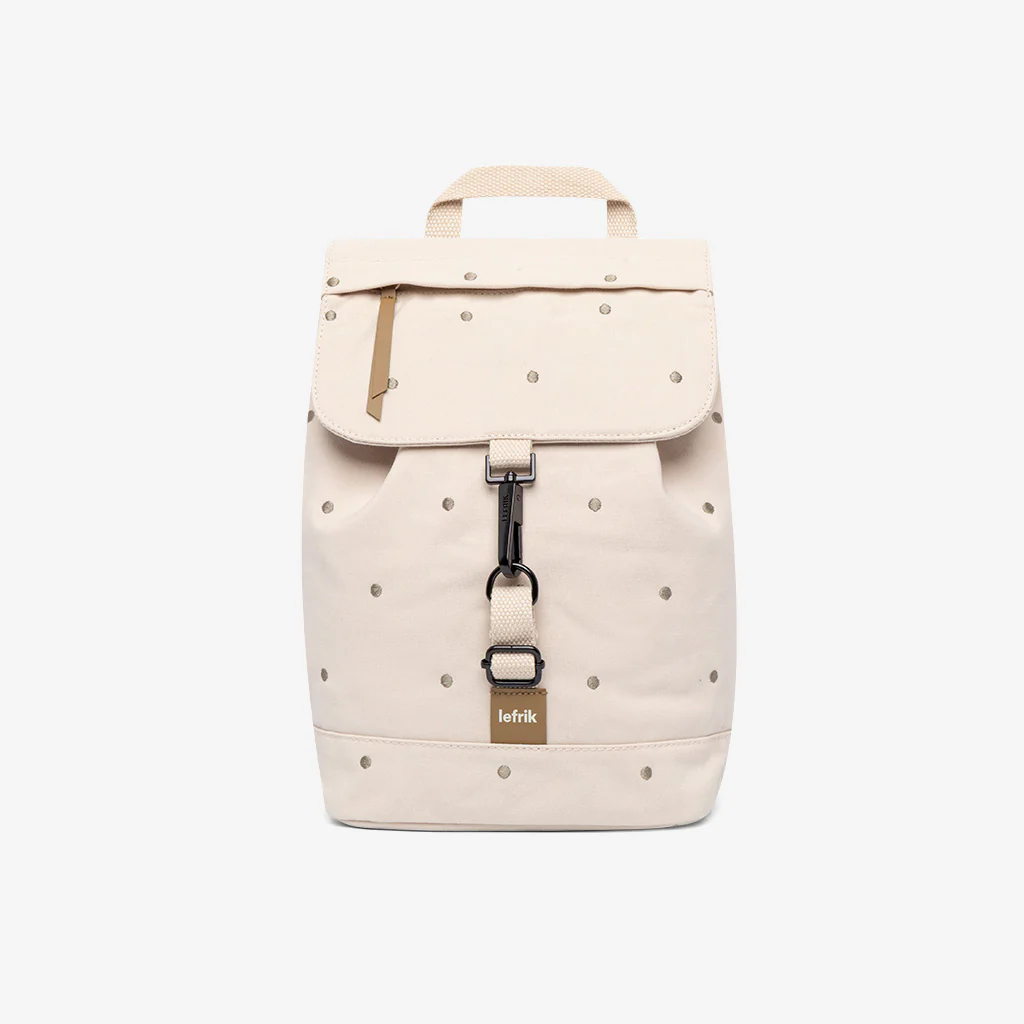 Mini Kaut Arles Ecru Dots Mochila Lefrik Kaut Mini Arles feita em RPET reciclado com design minimalista e bolso traseiro de segurança.